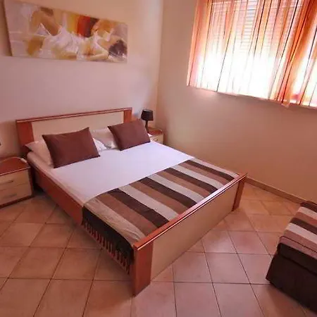 Stipe * ポドストラナ