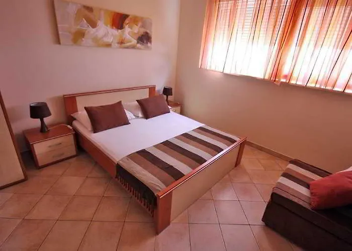 Stipe * Ποντστράνα