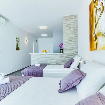Apartment Stipe *