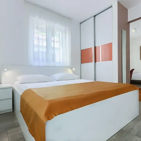 Apartment Stipe *