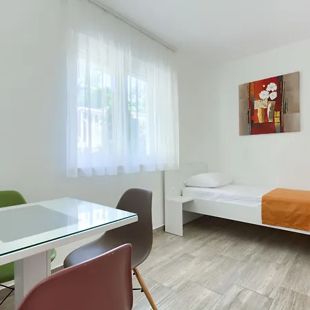Stipe Apartment *