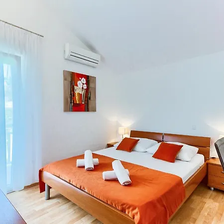 Stipe Apartment *